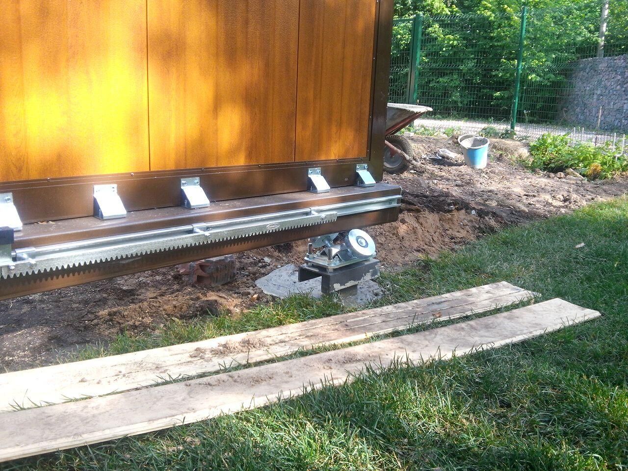 Откатные ворота из сендвич-панелей 28