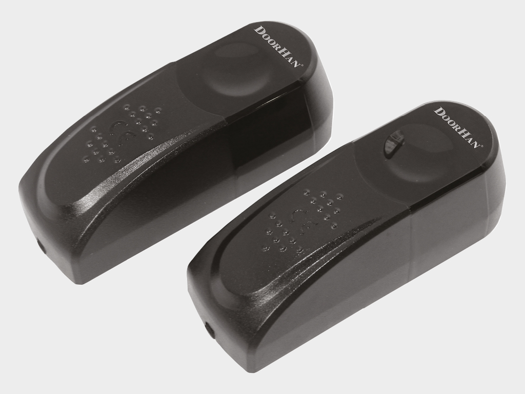 Откатные ворота со стальной рамой и заполнением сварной сеткой 19