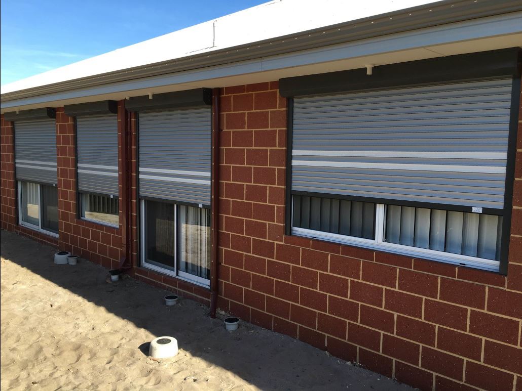 Рольставни из одностенного экструдированного роллетного профиля RHE56M 8 Рольставни из одностенного экструдированного роллетного профиля RHE56M 8