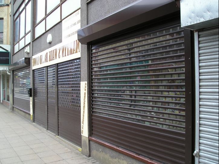 Рольставни на витрину из одностенного экструдированного решетчатого роллетного профиля RHE56GM 8