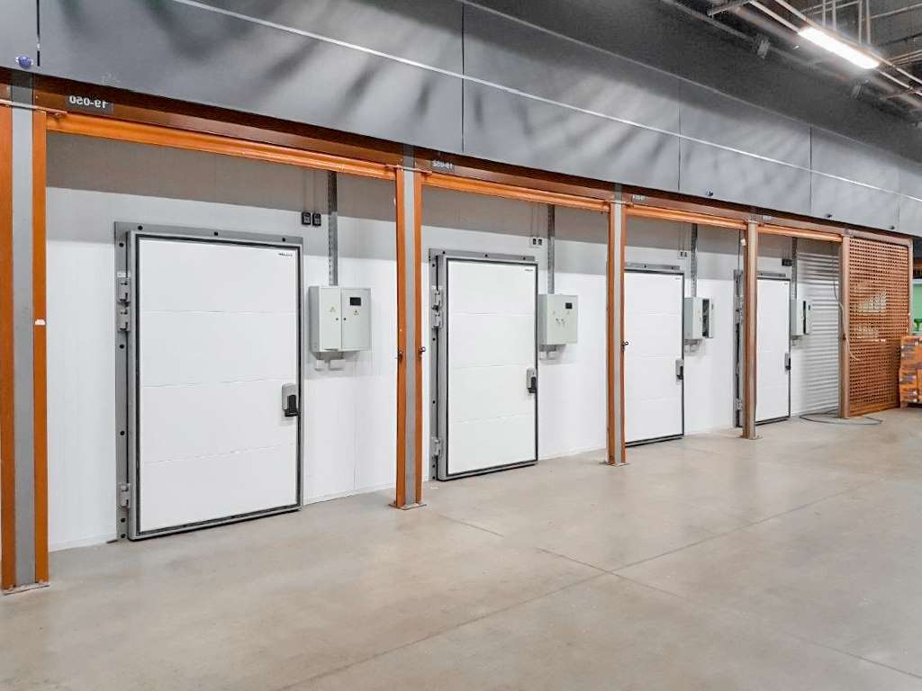 Холодильные распашные двери IsoDoor IDH1 для морозильных камер 16