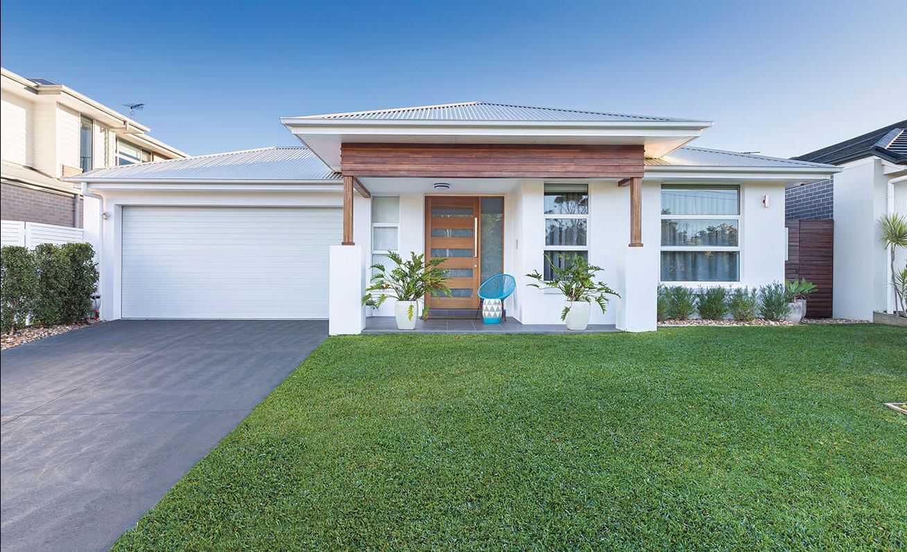 Ворота гаражные секционные из однослойных панелей с торсионным механизмом RSD02-SLP 4 Ворота гаражные секционные из однослойных панелей с торсионным механизмом RSD02-SLP 4