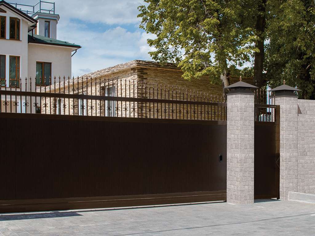 Калитка в алюминиевой раме с заполнением сендвич-панелями PSD-A 10